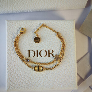 اسوارة انيقه من ديور ذهبي Dior