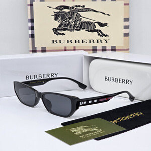 نظارة شمسية نسائية من بربري BURBERRY
