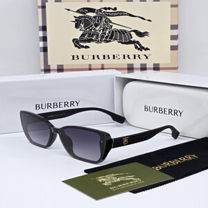 نظارة شمسية نسائية من بربري BURBERRY