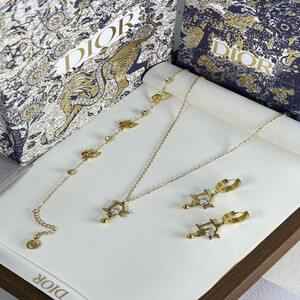 طقم كامل من ديور DIOR