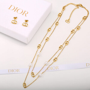 طقم حلق وسلسال من ماركة ديور Dior - ذهبي